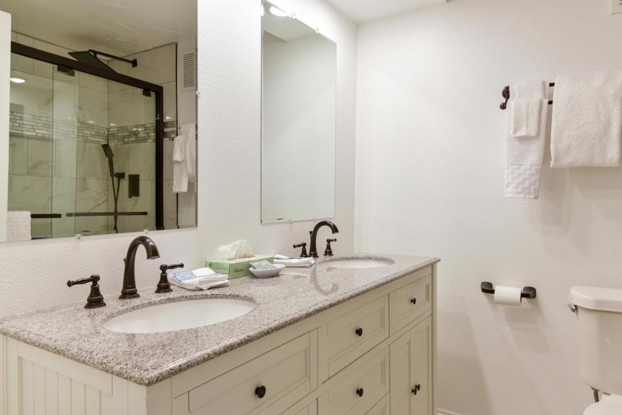 Honeymoon Suite - Non-Smoking at Best Western Branson Inn And Conference Center