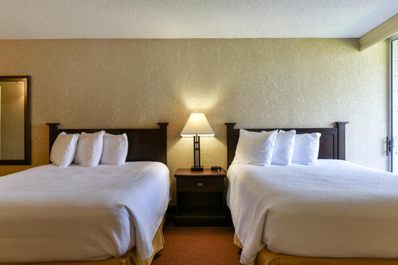 Queen Room with Two Queen Beds - Non-Smoking at Best Western Branson Inn And Conference Center