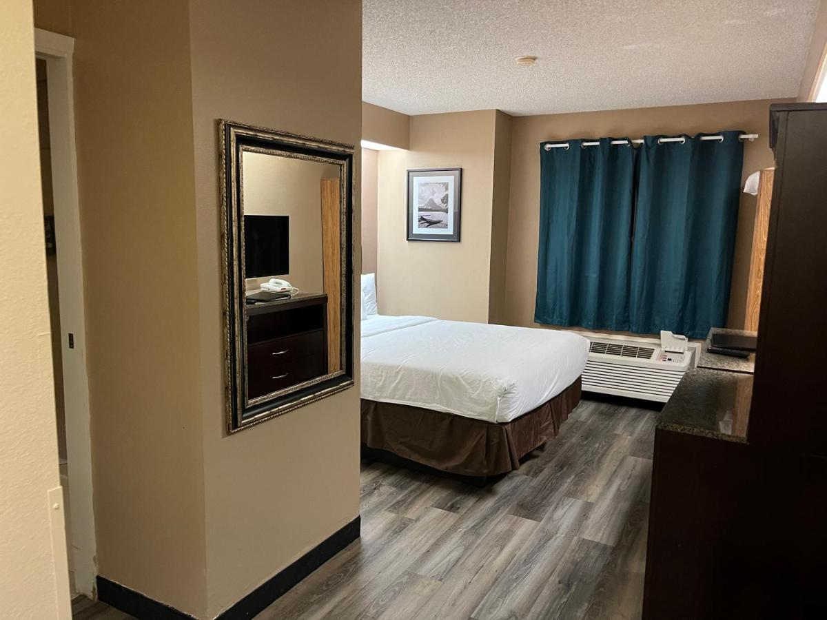 Queen Room at Americas Best Value Inn Kalispell