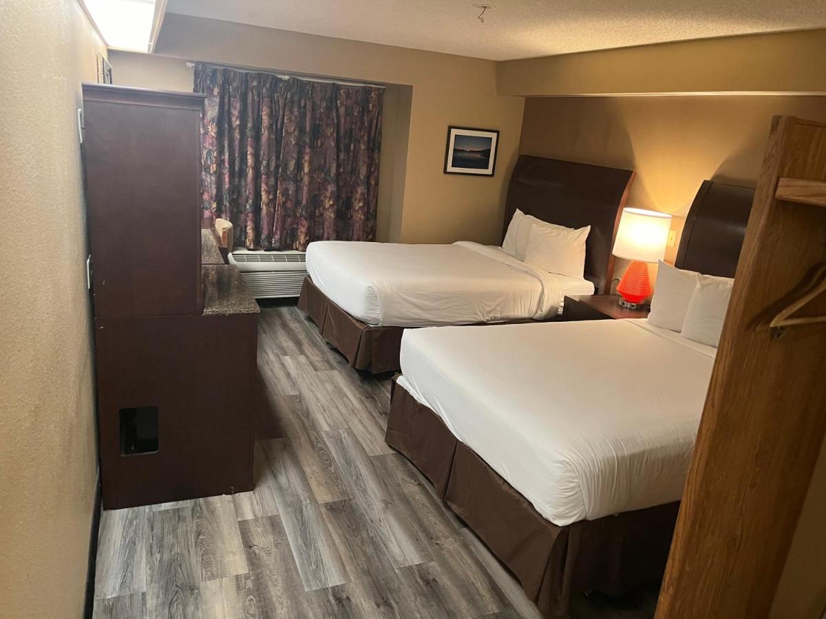 Queen Room with Two Queen Beds at Americas Best Value Inn Kalispell
