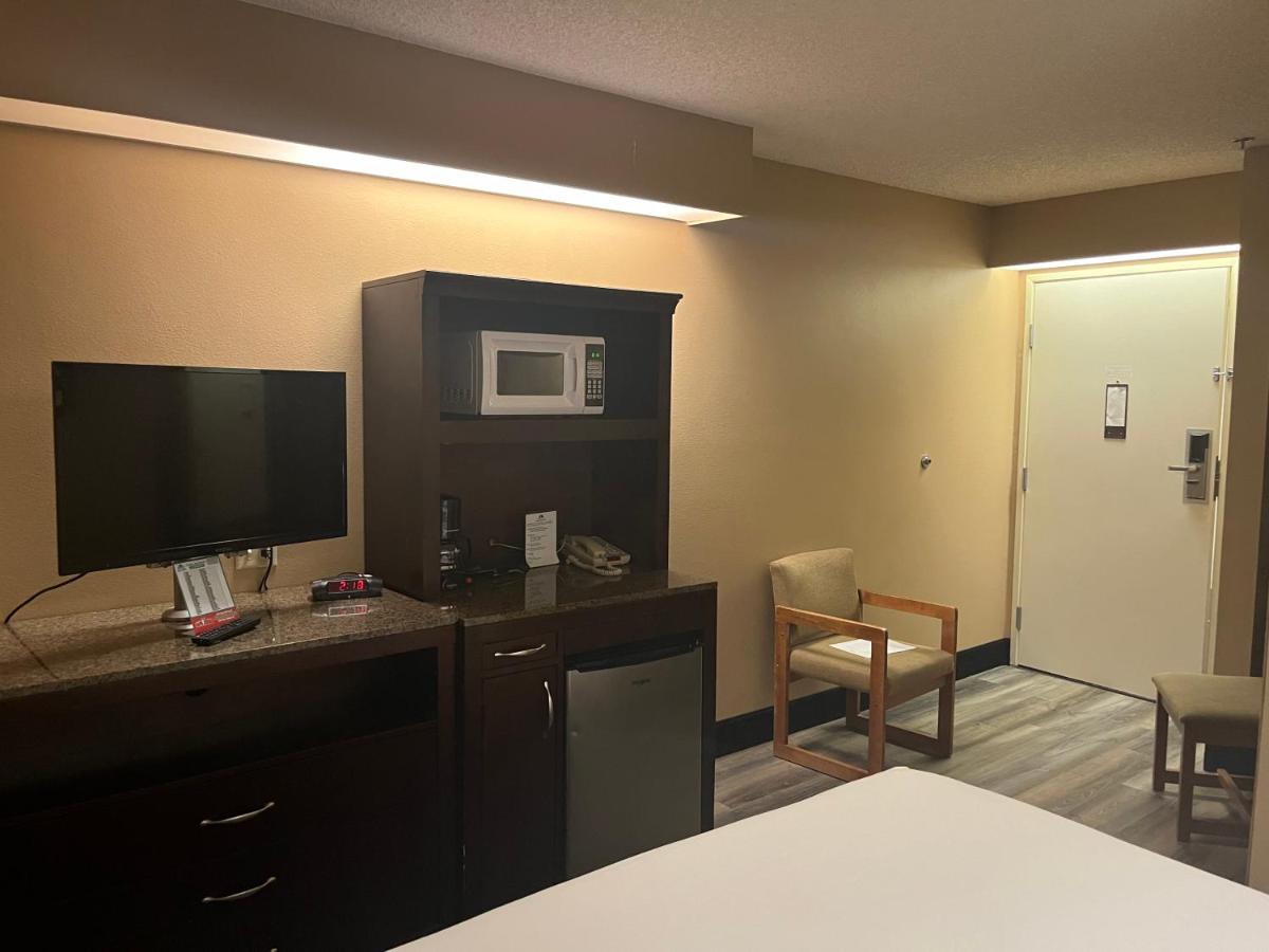 Queen Room at Americas Best Value Inn Kalispell