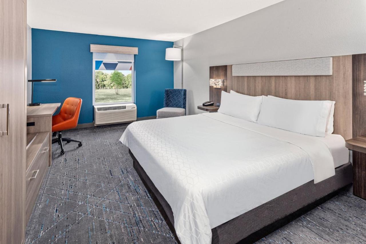  | Holiday Inn Express Hotel & Suites Chicago-Algonquin