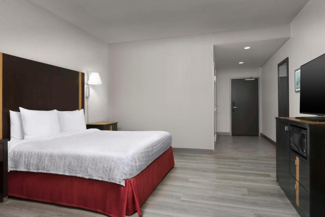 King Room - Hearing Accessible/Non-Smoking at Hampton Inn & Suites El Paso/East