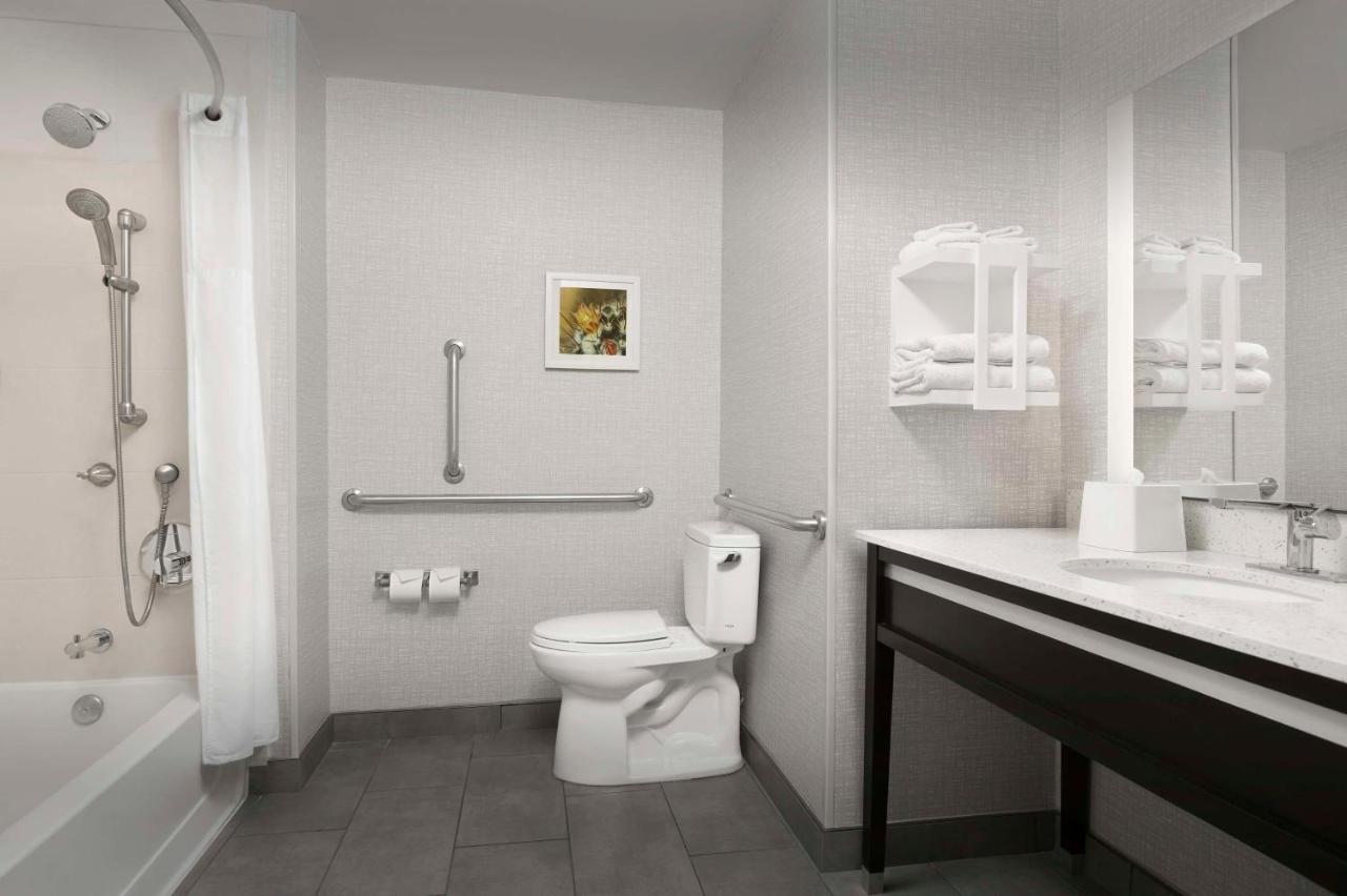 King Room with Bath Tub - Disability Access/Non-Smoking at Hampton Inn & Suites El Paso/East