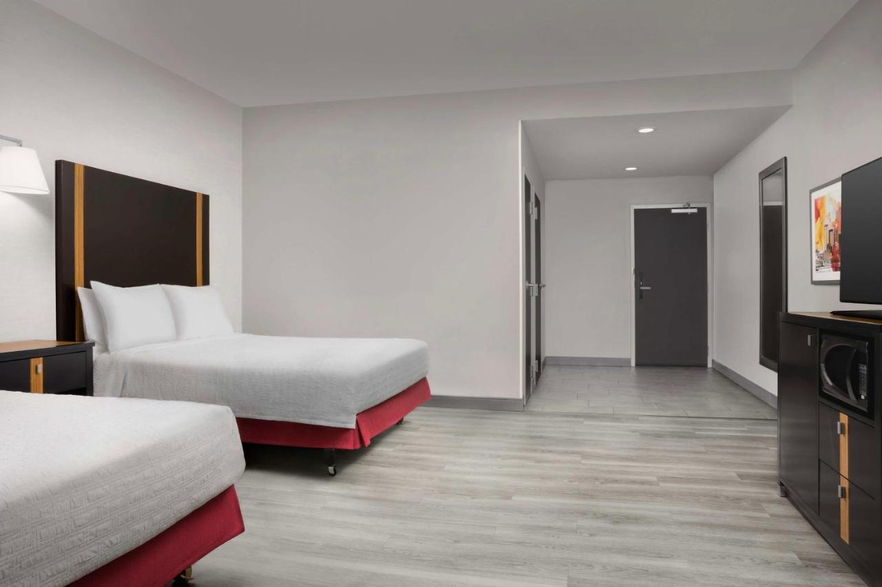 Queen Room with Two Queen Beds - Hearing Access/Non-Smoking at Hampton Inn & Suites El Paso/East