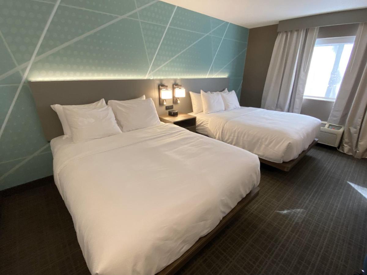  | Comfort Inn & Suites Saratoga Springs