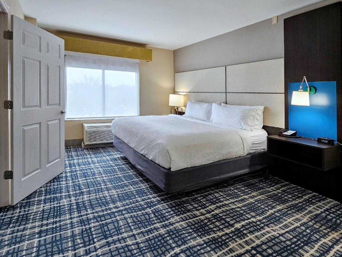 King Suite - Non-Smoking at Holiday Inn Belcamp - Aberdeen Area, an IHG Hotel