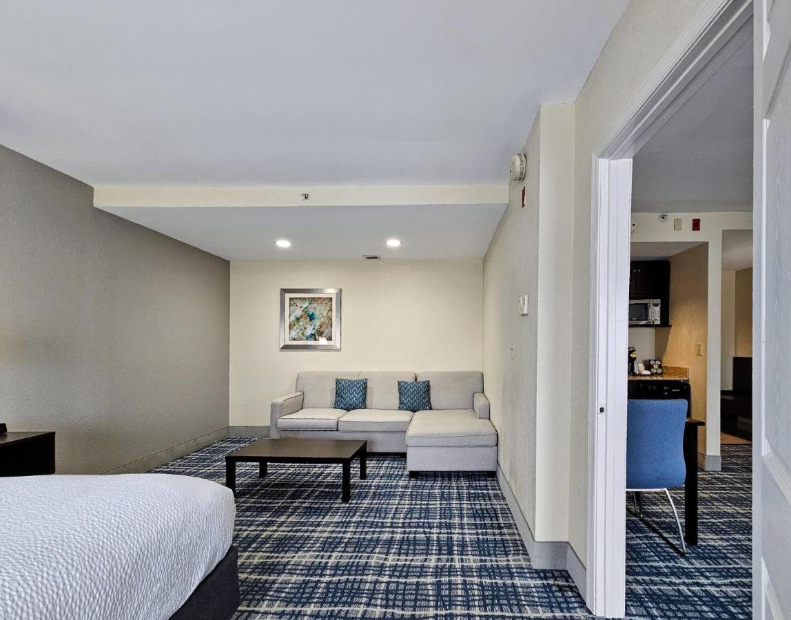 King Suite - Non-Smoking at Holiday Inn Belcamp - Aberdeen Area, an IHG Hotel