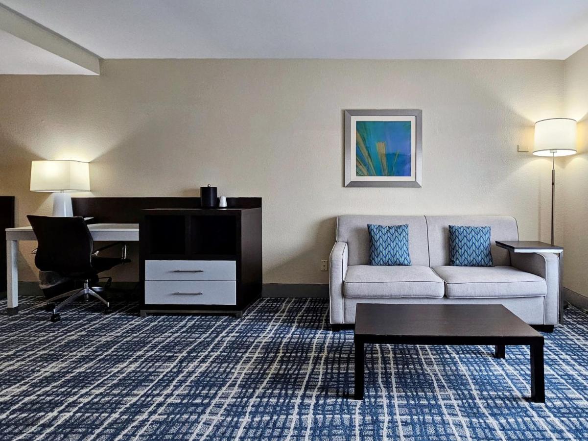 King Suite - Non-Smoking at Holiday Inn Belcamp - Aberdeen Area, an IHG Hotel