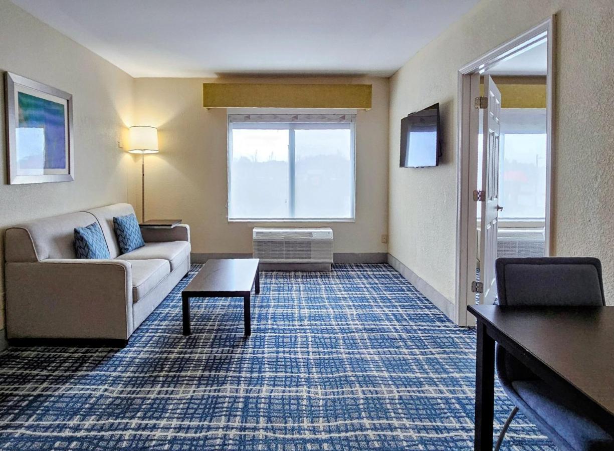 King Suite - Non-Smoking at Holiday Inn Belcamp - Aberdeen Area, an IHG Hotel