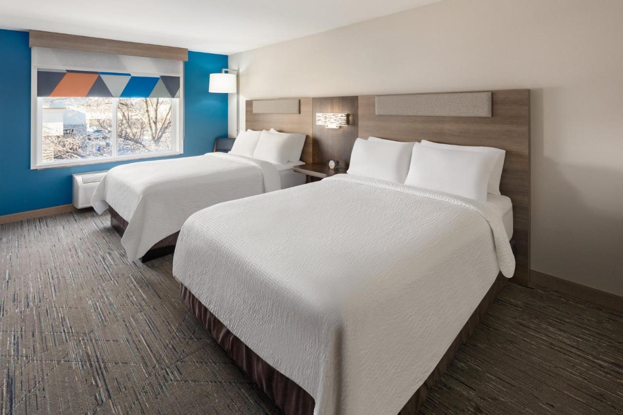Queen Room with Two Queen Beds - Disability Access at Holiday Inn Express & Suites Cherry by IHG