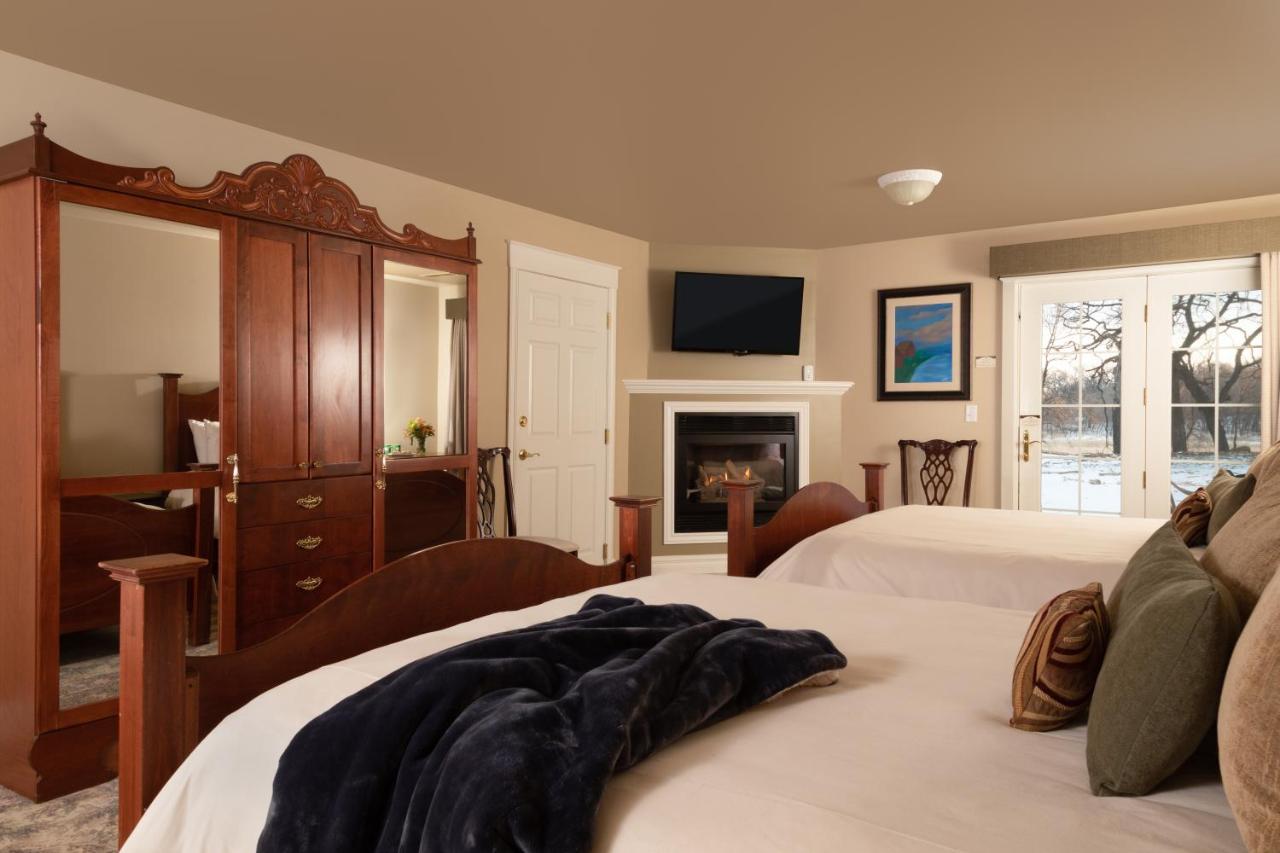 | The Oakwood Inn