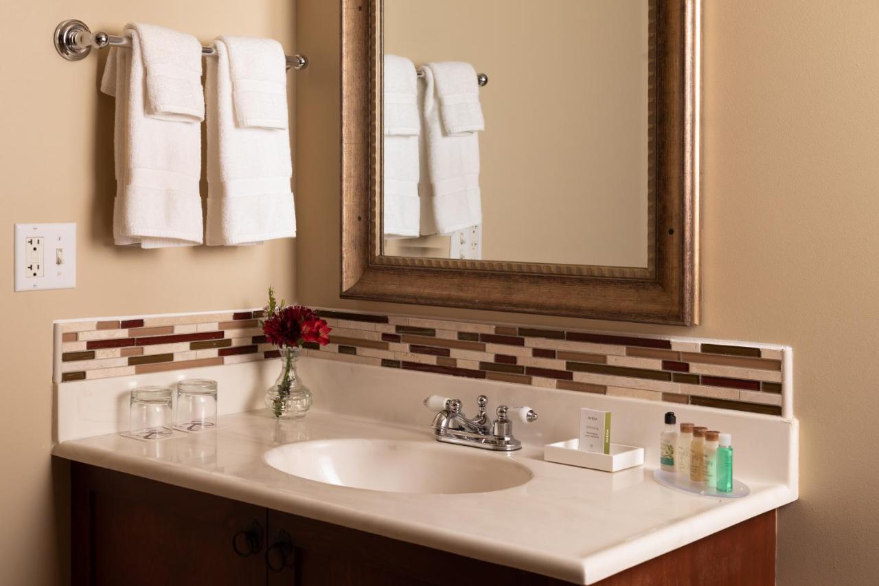 | The Oakwood Inn