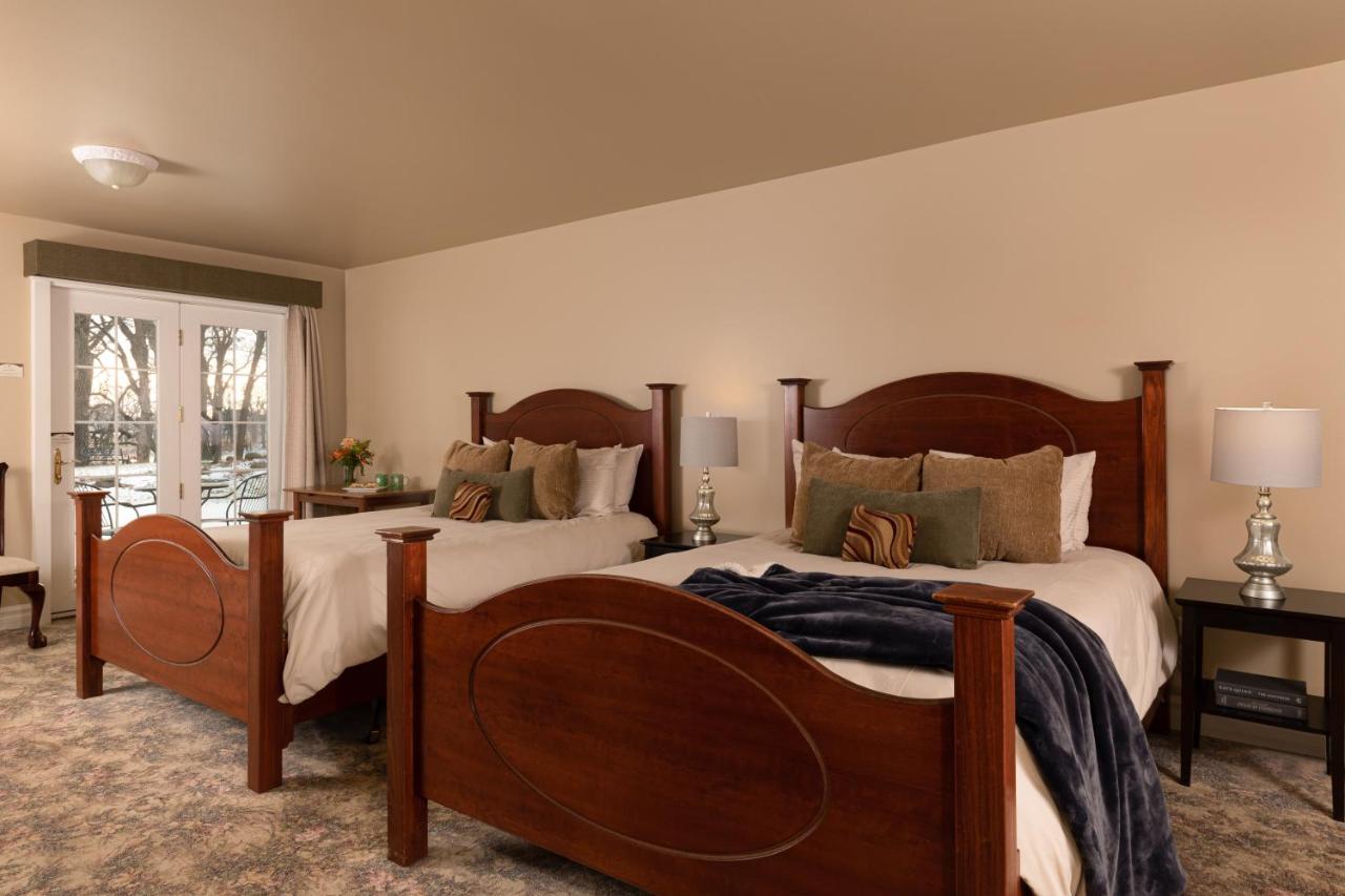 | The Oakwood Inn