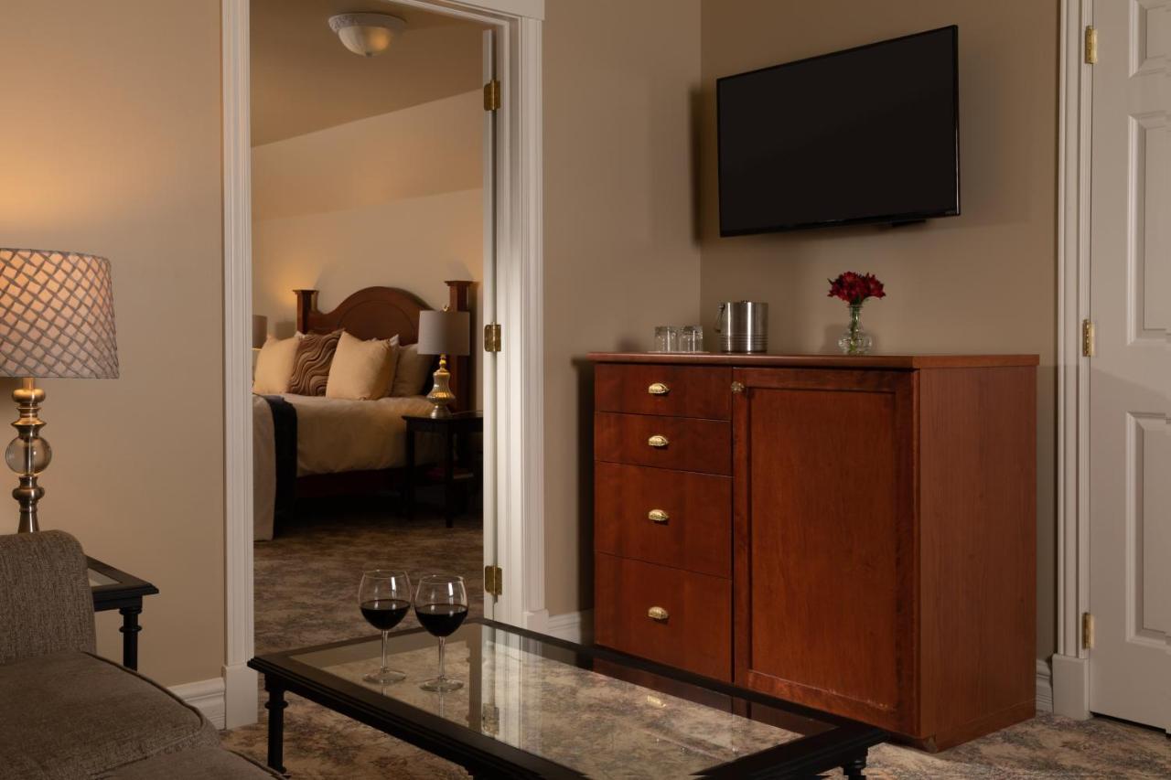 | The Oakwood Inn