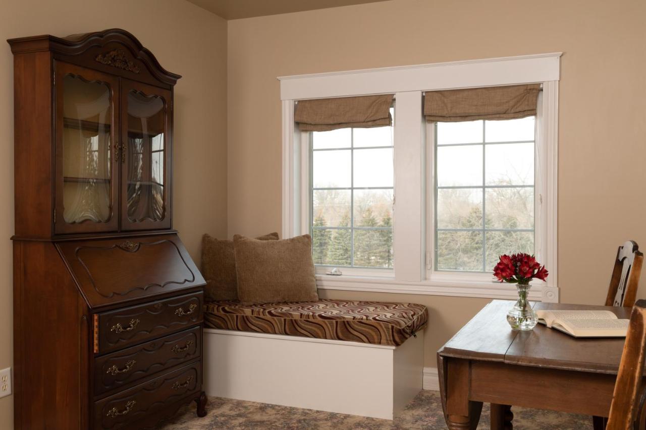 | The Oakwood Inn