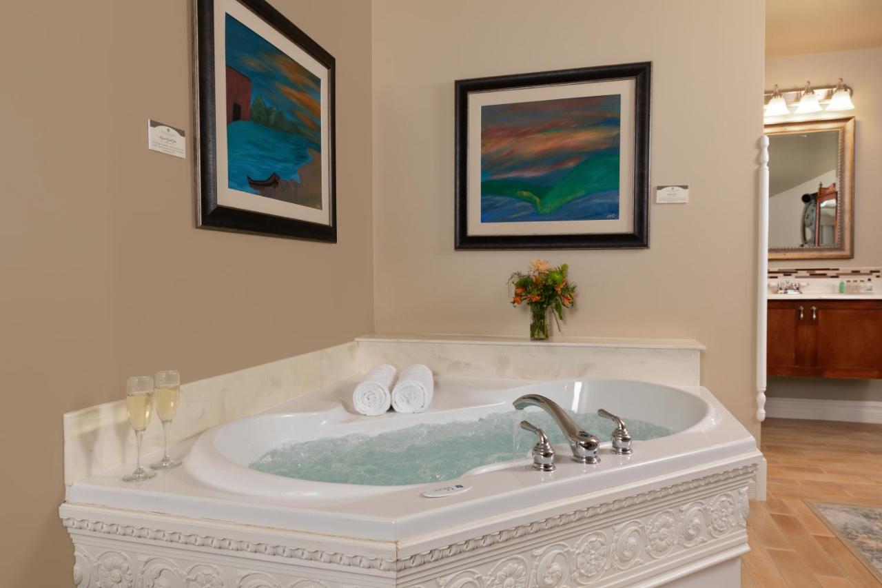 | The Oakwood Inn