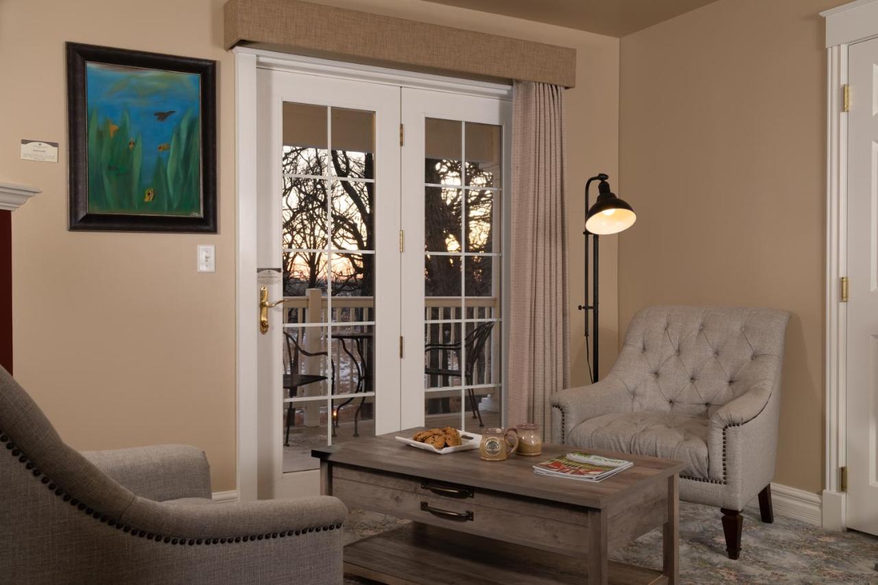 | The Oakwood Inn
