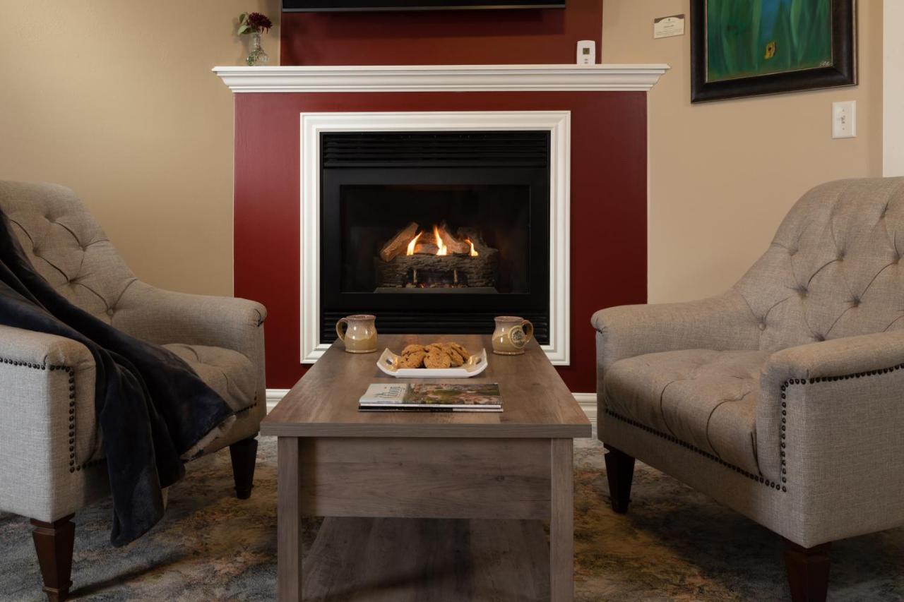 | The Oakwood Inn