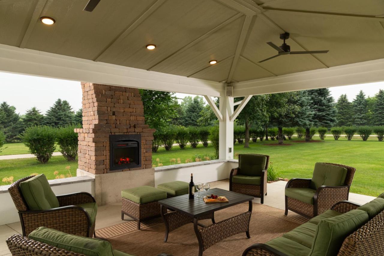  | The Oakwood Inn