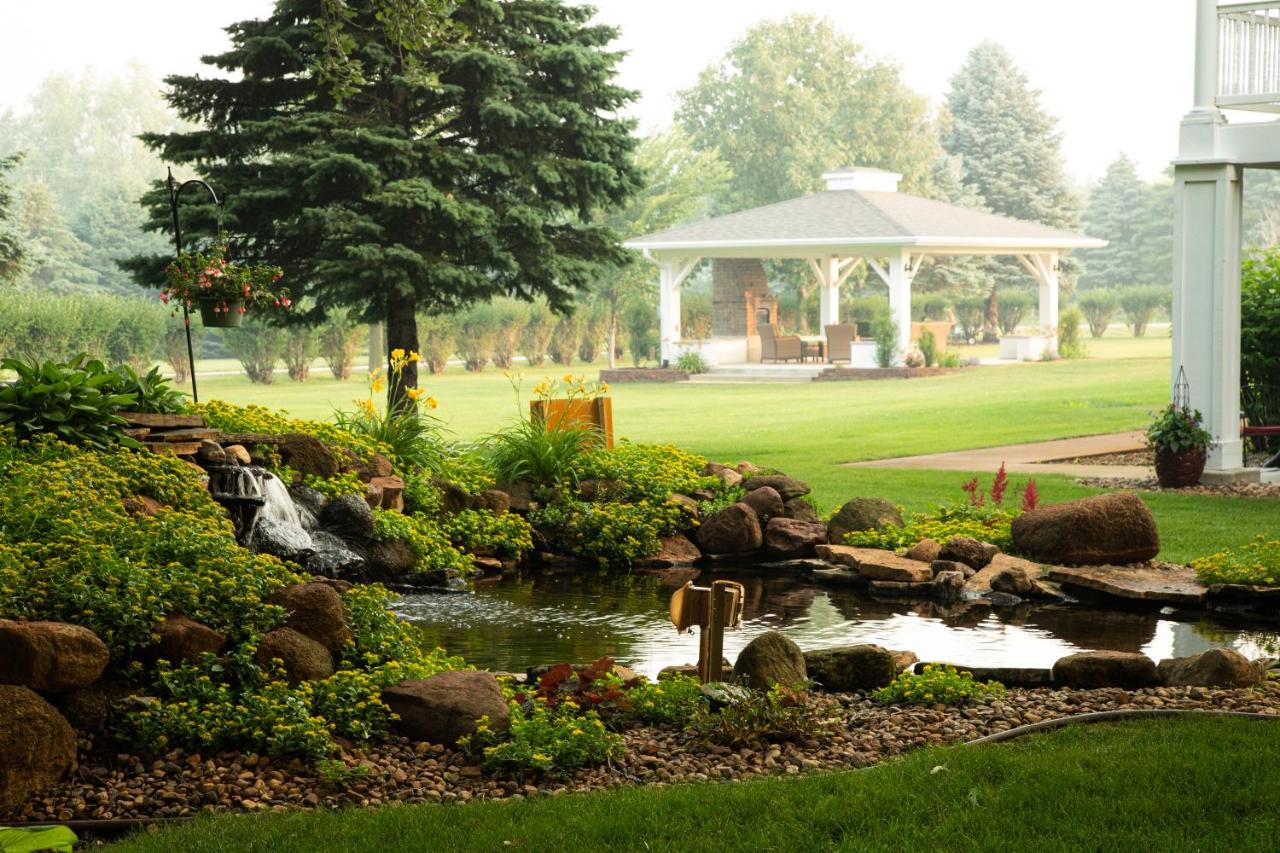 | The Oakwood Inn