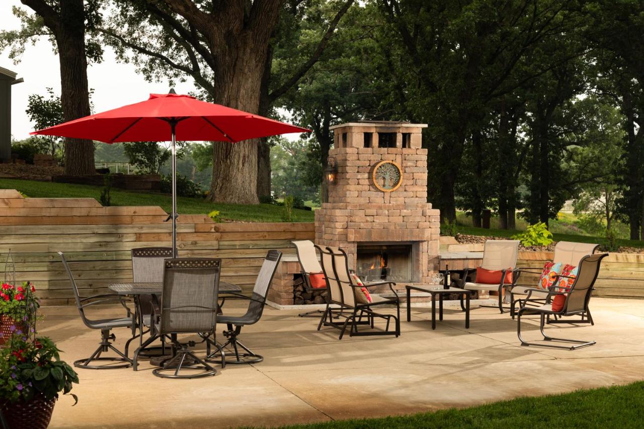 | The Oakwood Inn