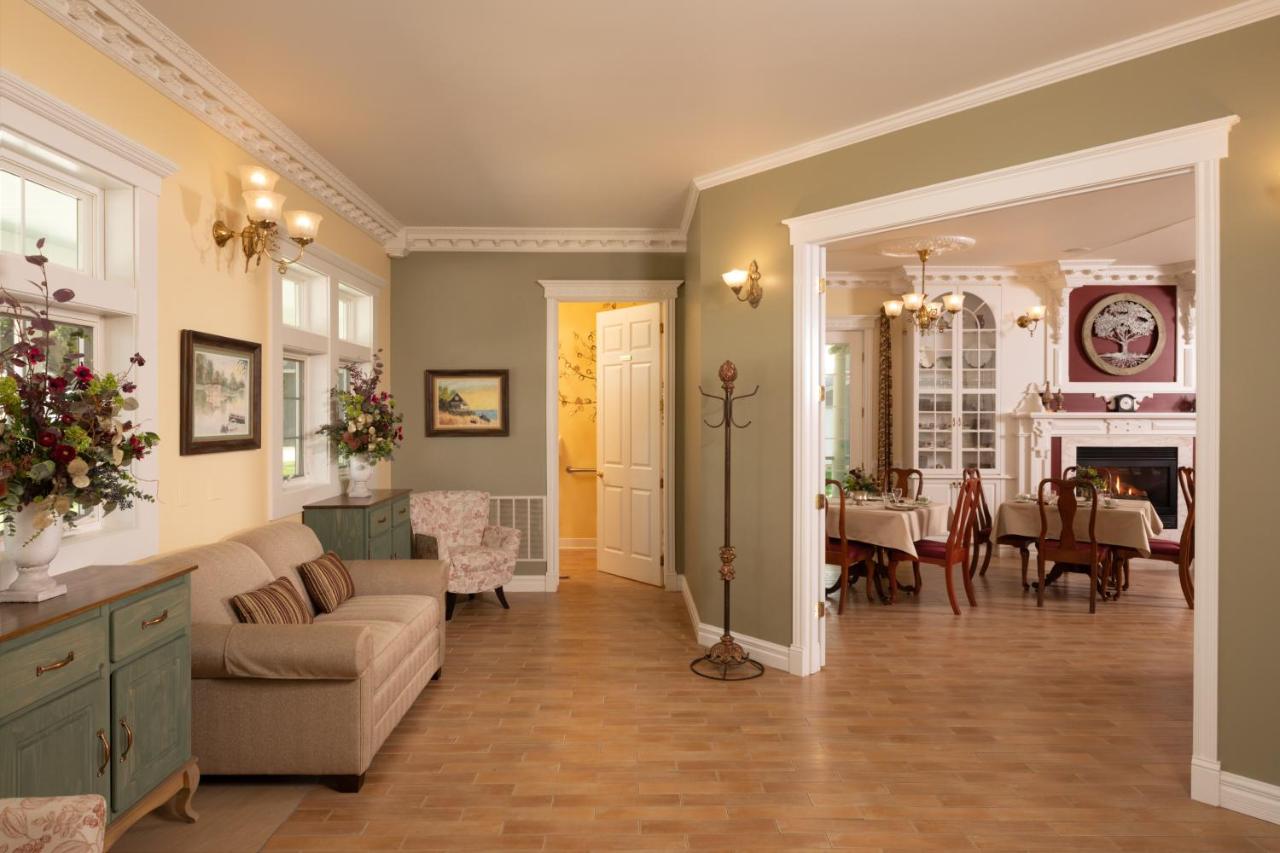 | The Oakwood Inn