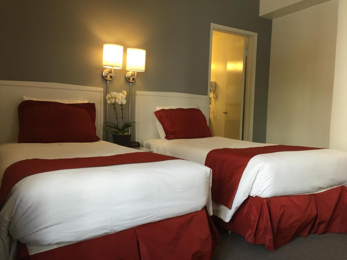 Twin Room at Grant Plaza Hotel