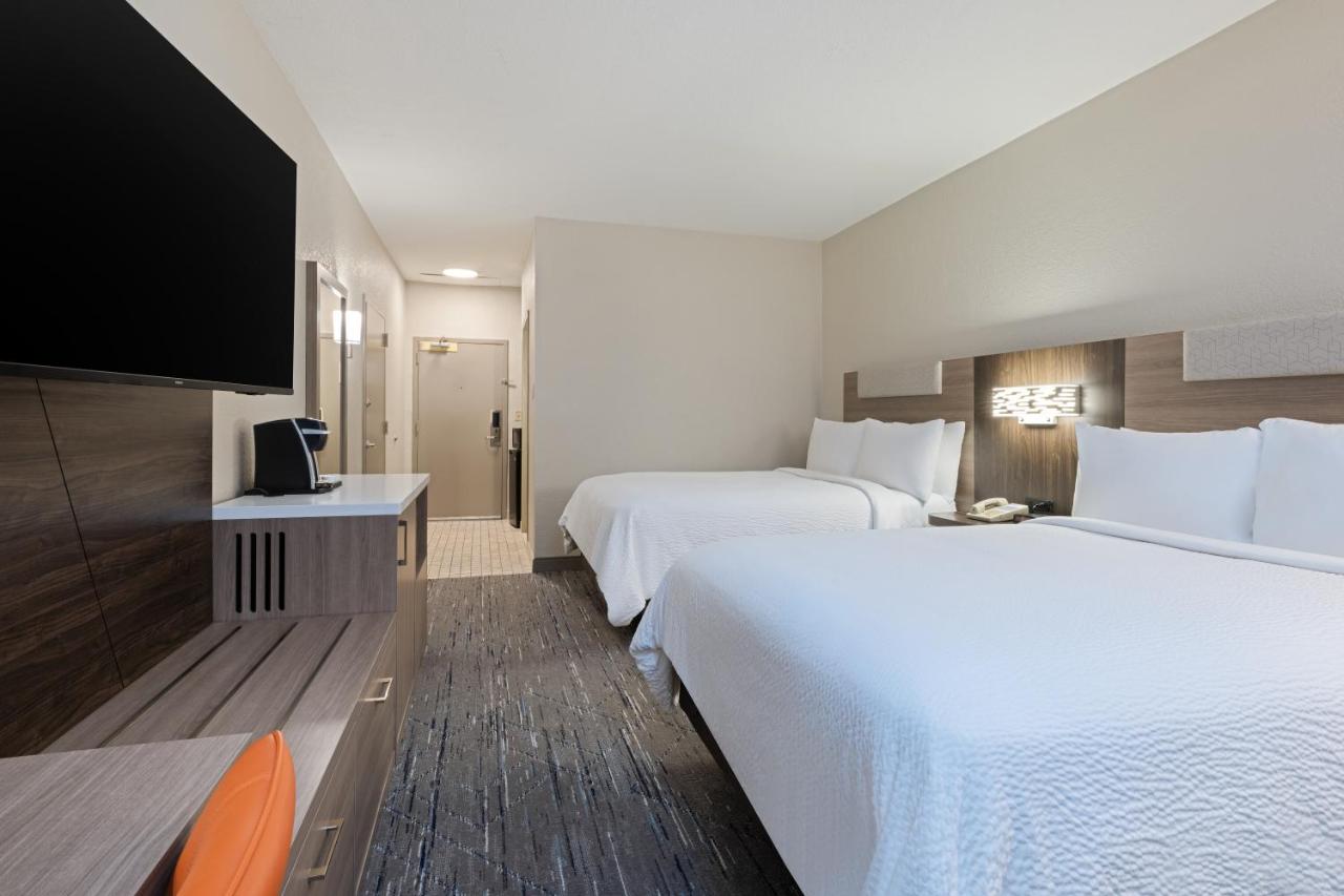 | Holiday Inn Express Hotel & Suites Ft. Lauderdale-Plantation, an IHG Hotel