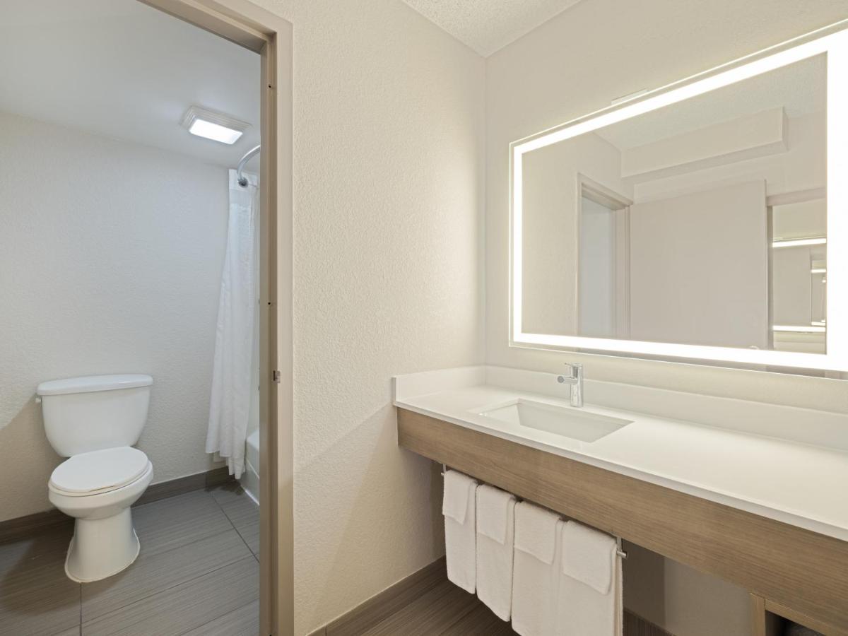 | Holiday Inn Express Hotel & Suites Ft. Lauderdale-Plantation, an IHG Hotel