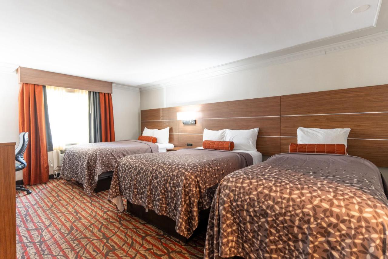 Family Double Room at Kalika Hotel