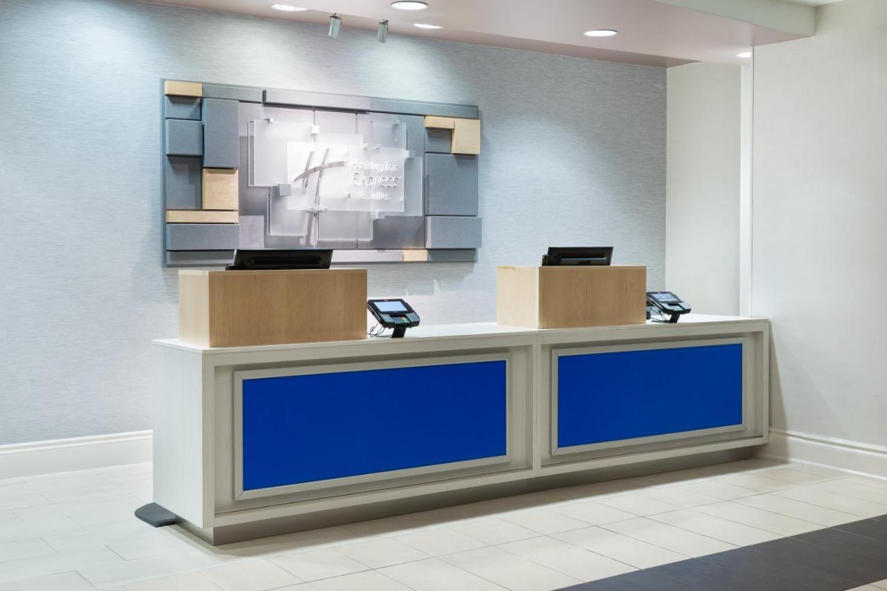 | Holiday Inn Express Hotel & Suites Ft. Lauderdale-Plantation, an IHG Hotel