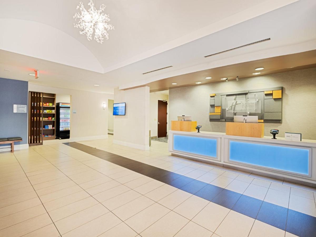 | Holiday Inn Express Hotel & Suites Ft. Lauderdale-Plantation, an IHG Hotel