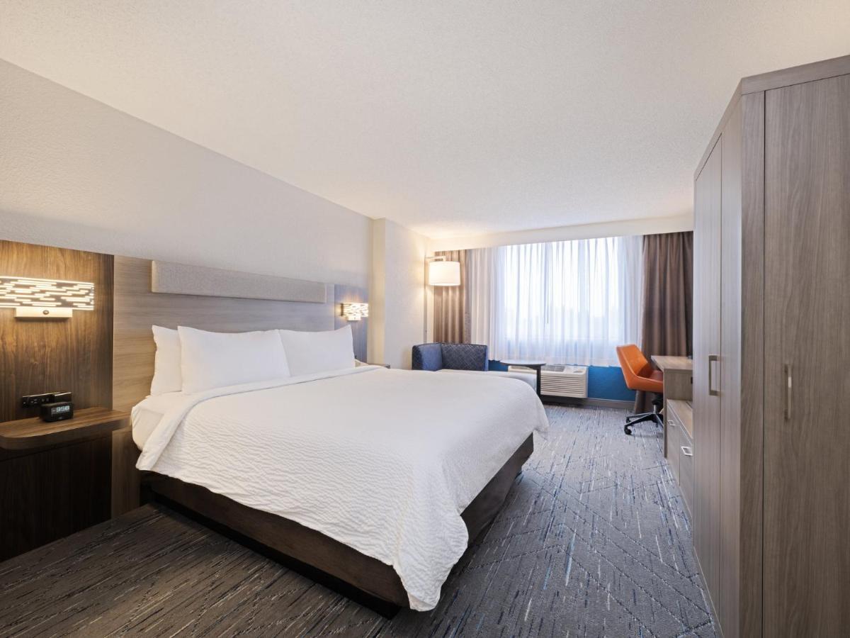 | Holiday Inn Express Hotel & Suites Ft. Lauderdale-Plantation, an IHG Hotel