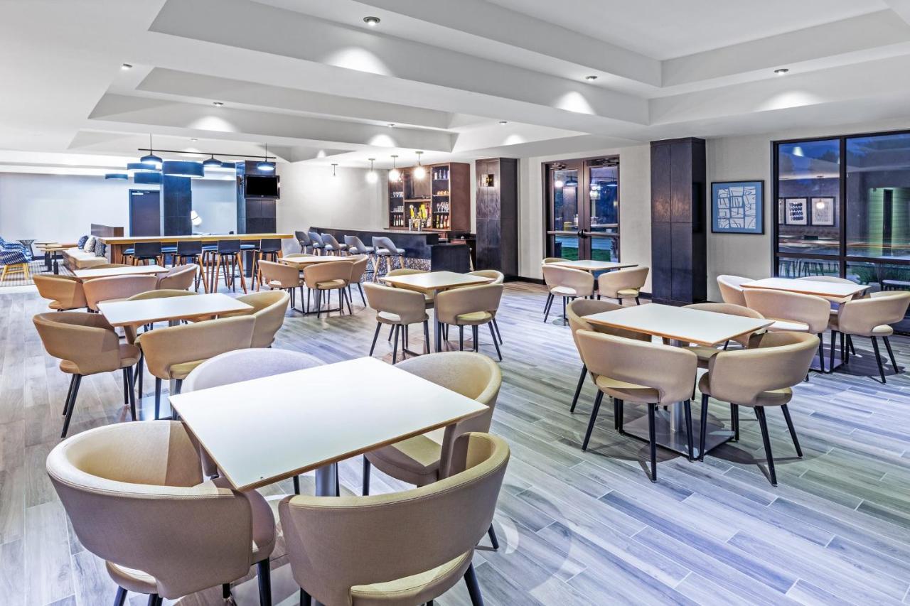 | Holiday Inn & Suites Stillwater-University West, an IHG Hotel