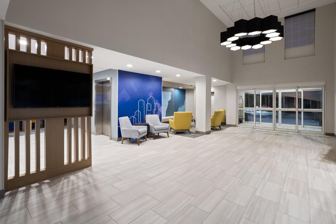 | Holiday Inn Express Hotel & Suites Brattleboro, an IHG Hotel