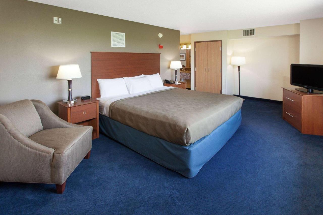 King Suite - Non-Smoking at AmericInn by Wyndham Webster City