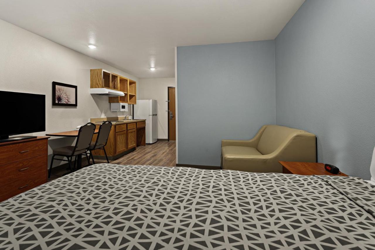 Queen Suite with Tub - Disability Access/Non Smoking at WoodSpring Suites Johnson City