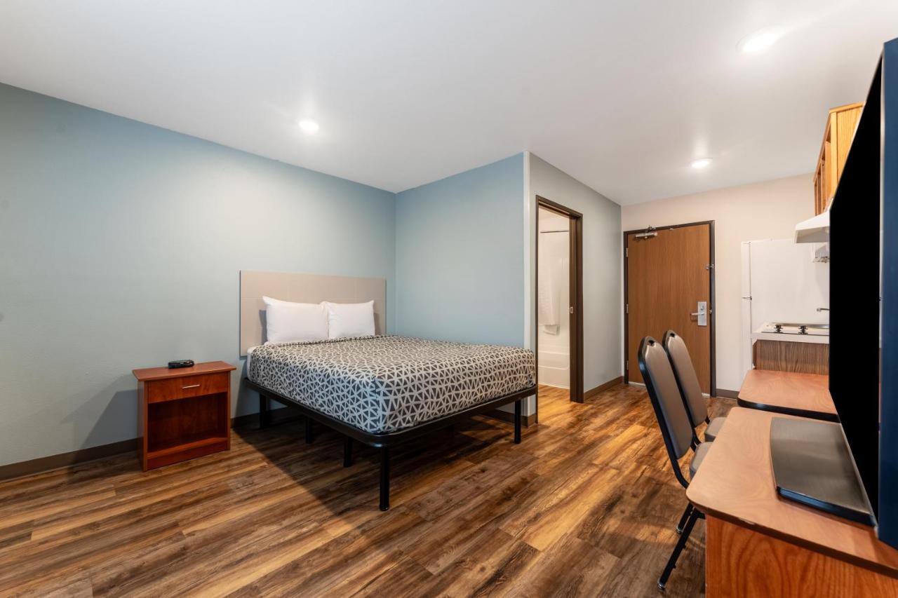 Queen Suite - Accessible/Non Smoking at WoodSpring Suites Greenville Simpsonville