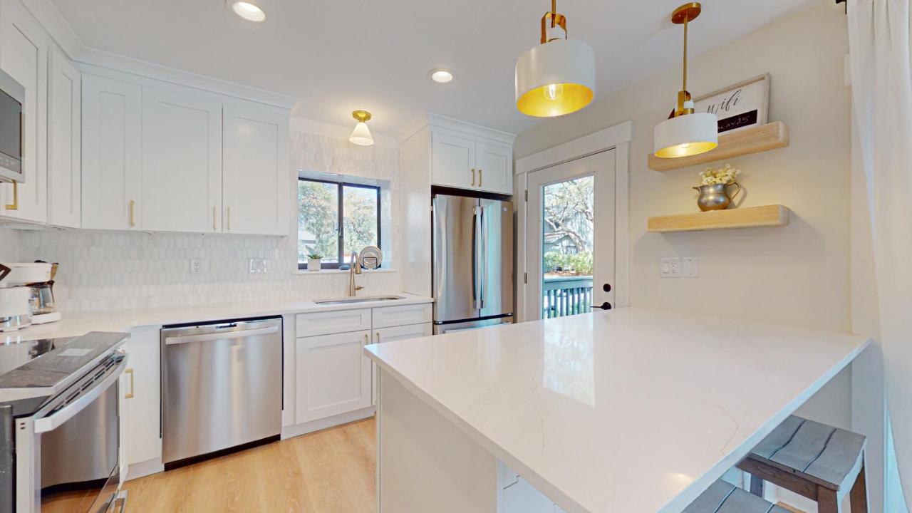  | 6 Hickory Cove