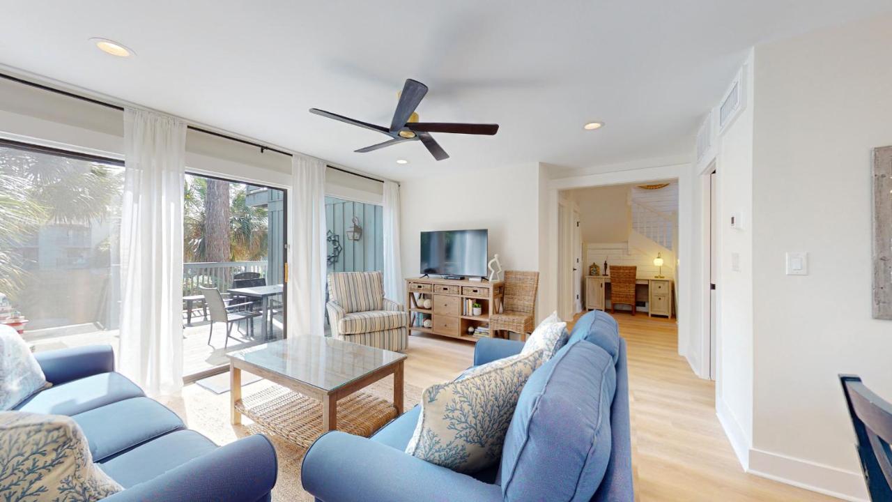  | 6 Hickory Cove