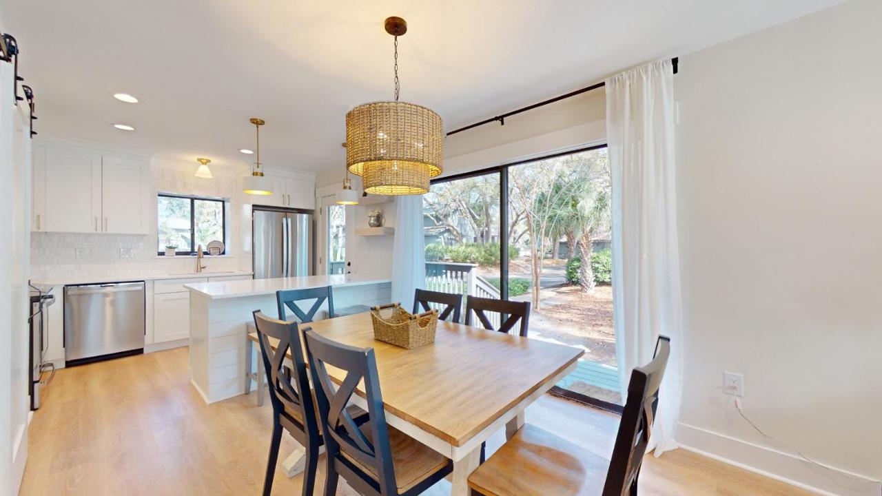  | 6 Hickory Cove