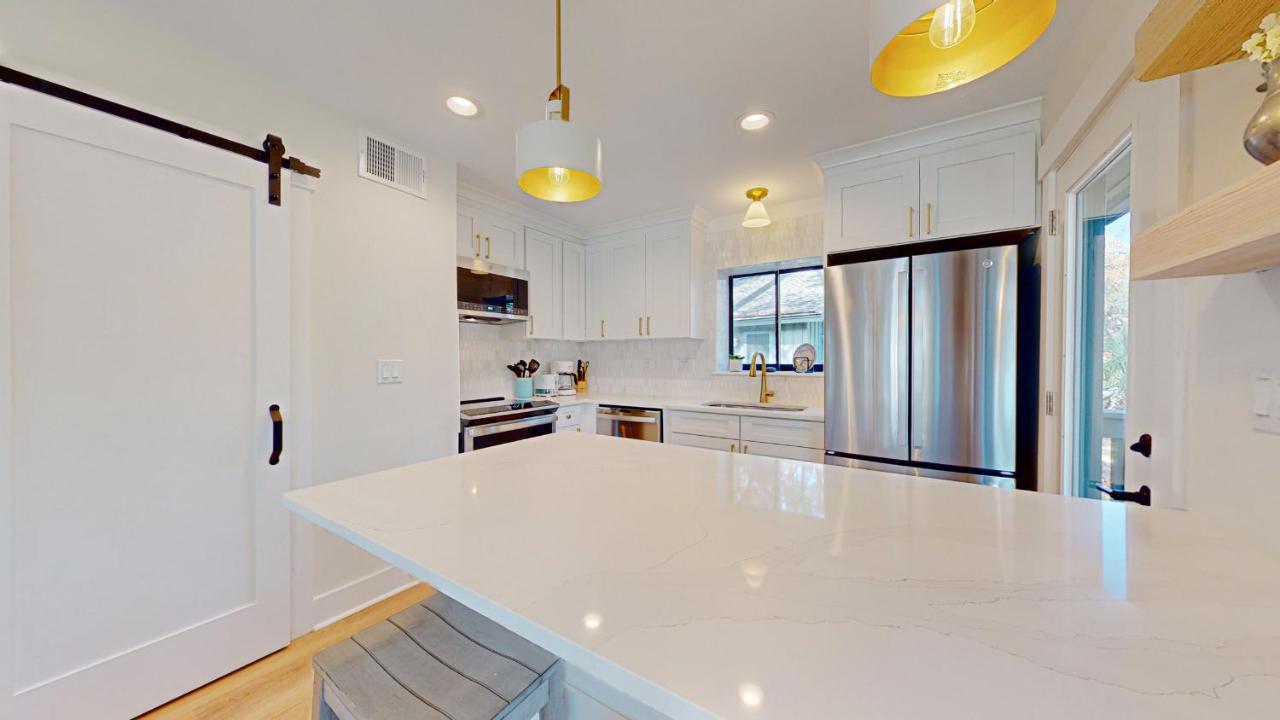  | 6 Hickory Cove