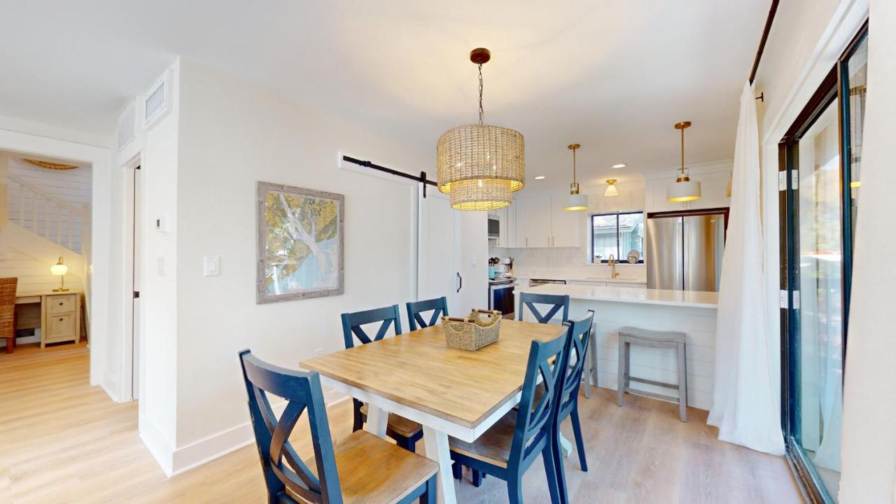  | 6 Hickory Cove
