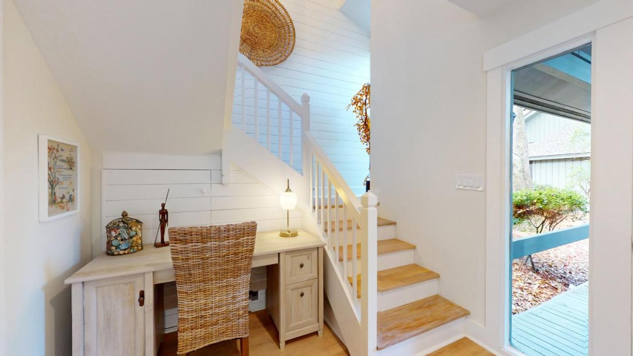  | 6 Hickory Cove