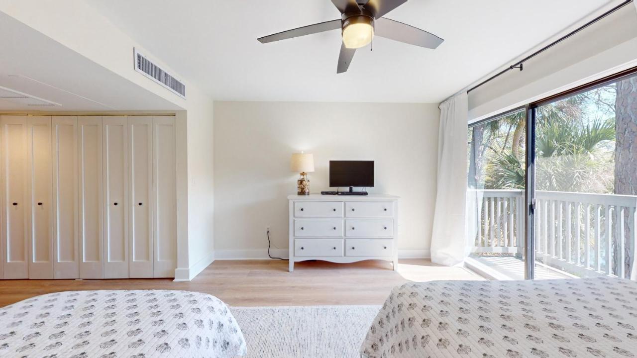  | 6 Hickory Cove