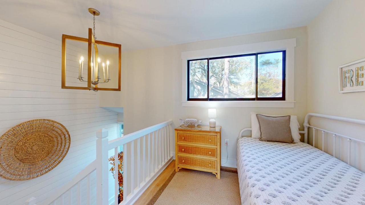  | 6 Hickory Cove