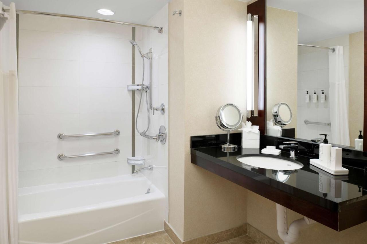 King Room with Tub - Hearing Accessible at Hilton Charlotte Uptown