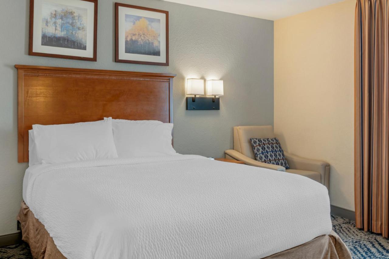 Queen Studio at Candlewood Suites Indianapolis East, an IHG Hotel