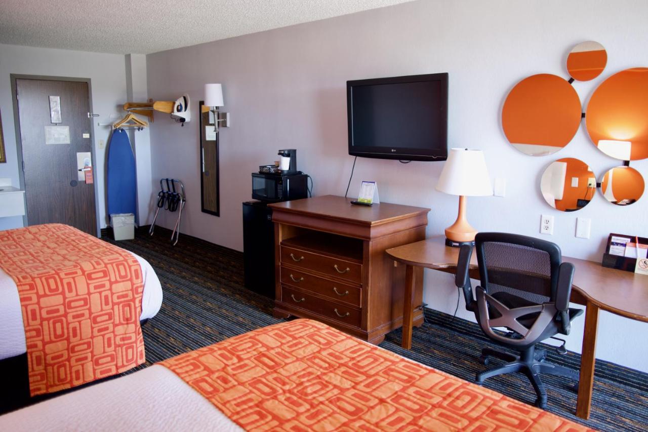 Queen Room with Two Queen Beds - Non-Smoking at Howard Johnson by Wyndham Lexington